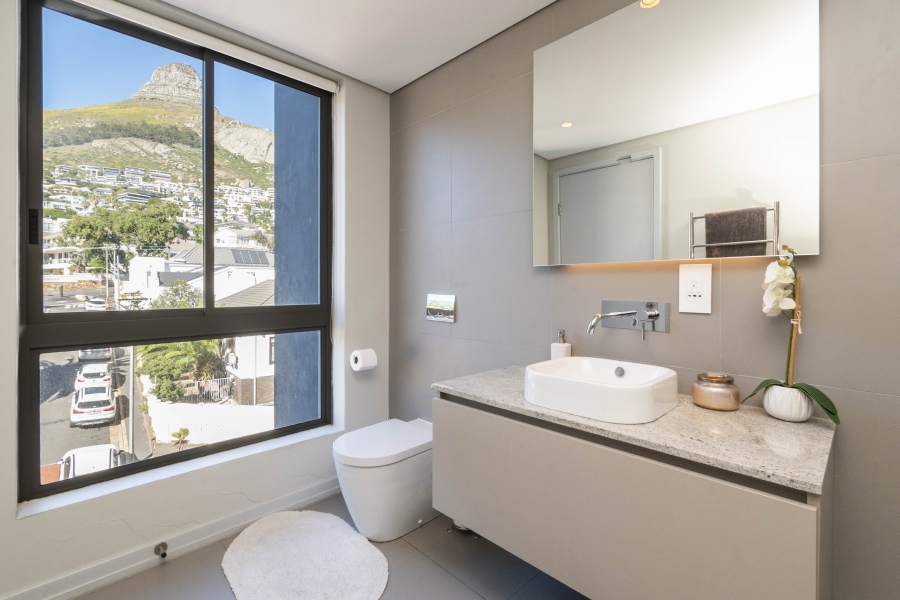 3 Bedroom Property for Sale in Sea Point Western Cape